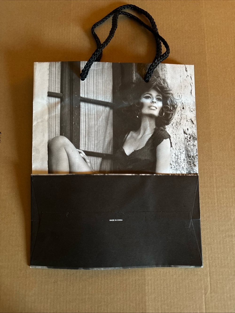 Sofia Loren lookalike model GUESS Black & White Photo Tote with Red Logo used - Picture 3 of 9